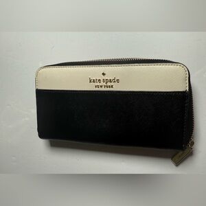 kate spade Two-Tone Black and Cream Zip Wallet
